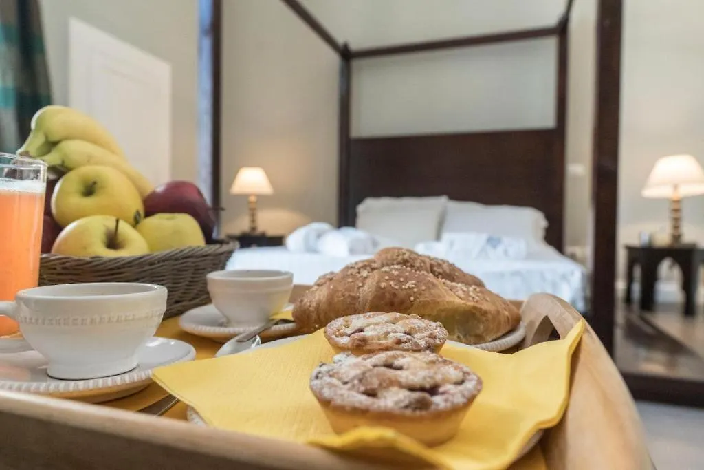 Vittorio\'S Luxury Suites contacts