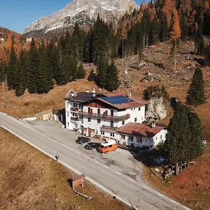 https://la-baita-livinallongo-del-col-di-lana.hotelinveneto.com